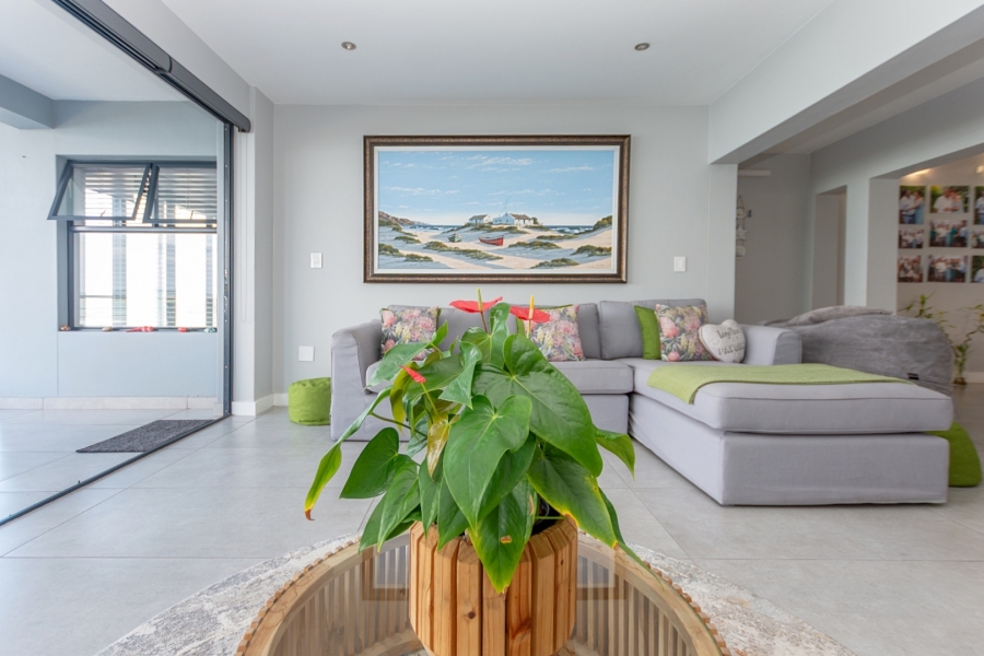 7 Bedroom Property for Sale in Calypso Beach Western Cape